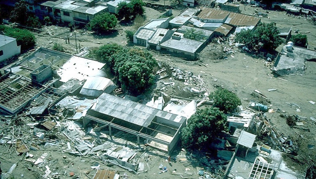 Ruiny budynków w miasteczku Armero po przejściu laharu z wulkanu Nevado del Ruiz (Kolumbia, 1985). Źródło: USGS, Wikimedia Commons