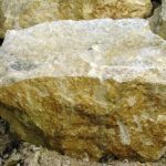 Kawałek beżowego kamienia