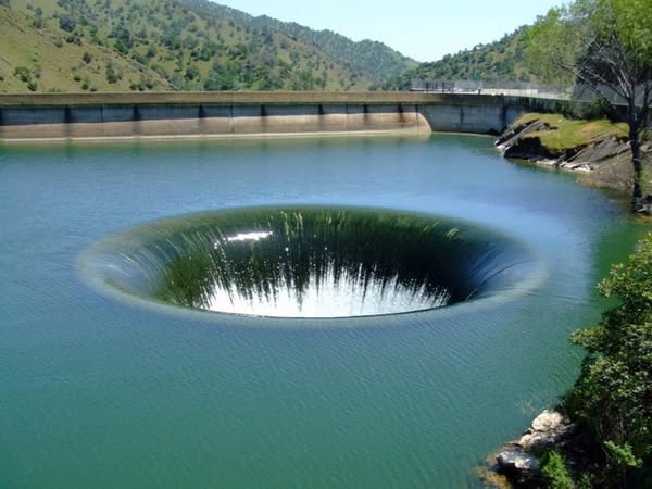 rzelew kielichowy Glory Hole