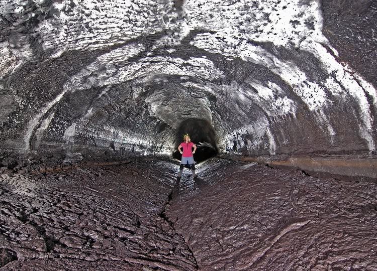 Jaskinia lawowa