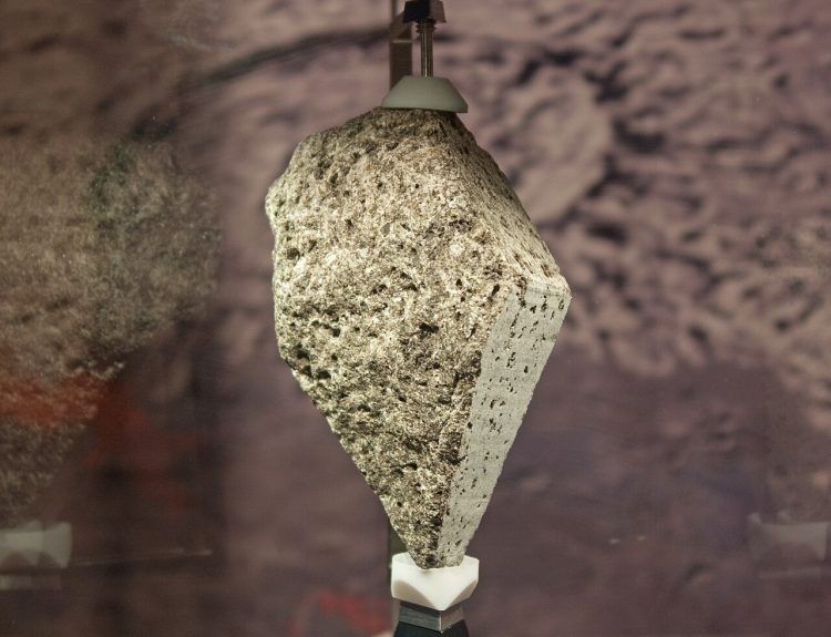 Próbka skały księżycowej